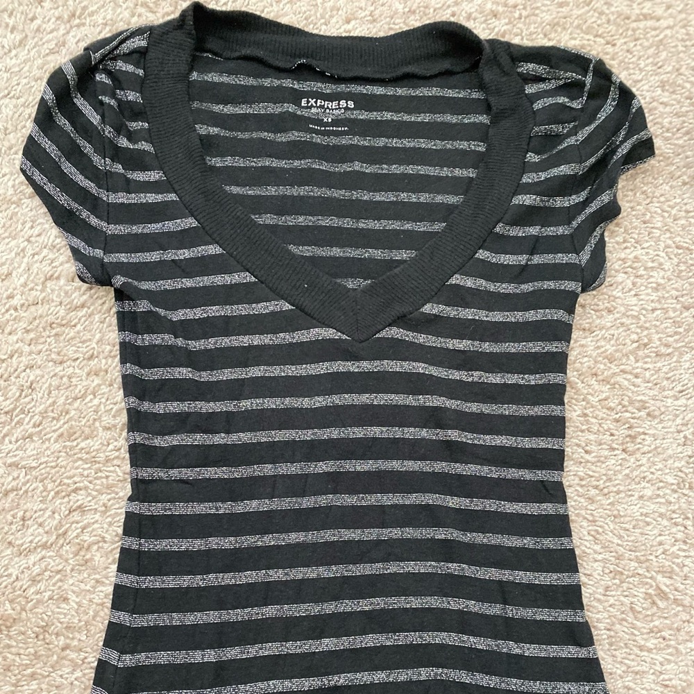 Express v neck